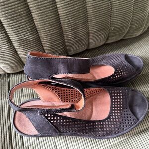 39 Clarks Artisan Wedge Sandal
